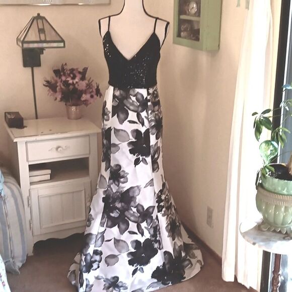 Jump Apparel Black and White Mermaid Shape Formal - Picture 3 of 15